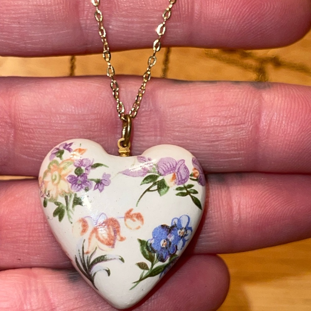 Vintage Porcelain floral heart necklace - Picture 2 of 3